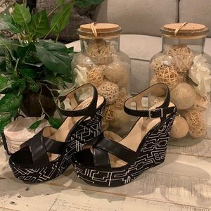 Worthington wedge. Color black/white. Size 6.5